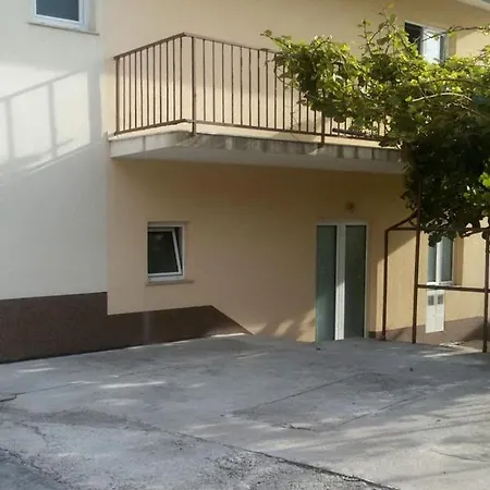 With A Parking Space Stanici, - 12158 *